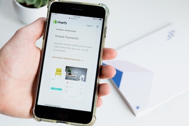 Mobile Commerce: Designing for Seamless Shopping on Smartphones