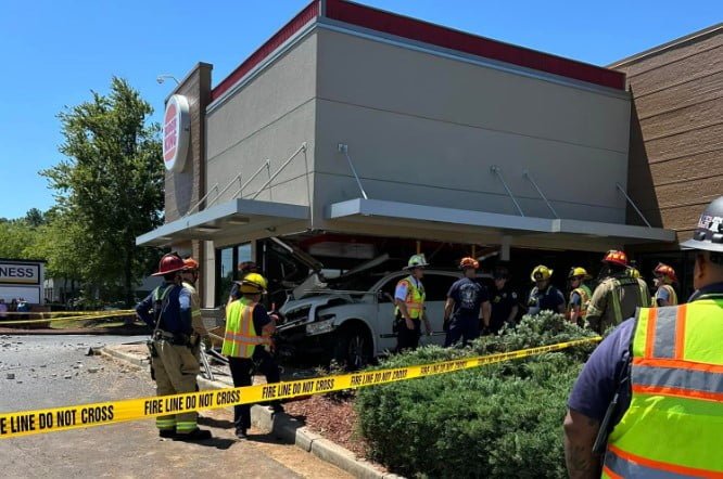 Car Crashes into Lawrenceville Burger King