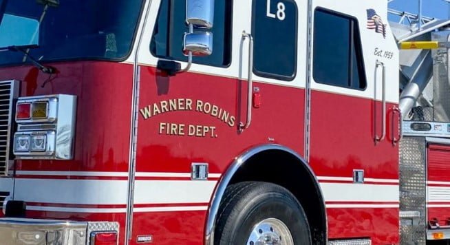 Fire Engulfs Warner Robins Apartment Building