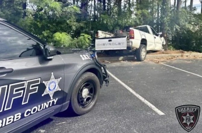 Suspect Flees Traffic Stop, Crashes Vehicle, and Evades Deputies on Foot in Bibb County