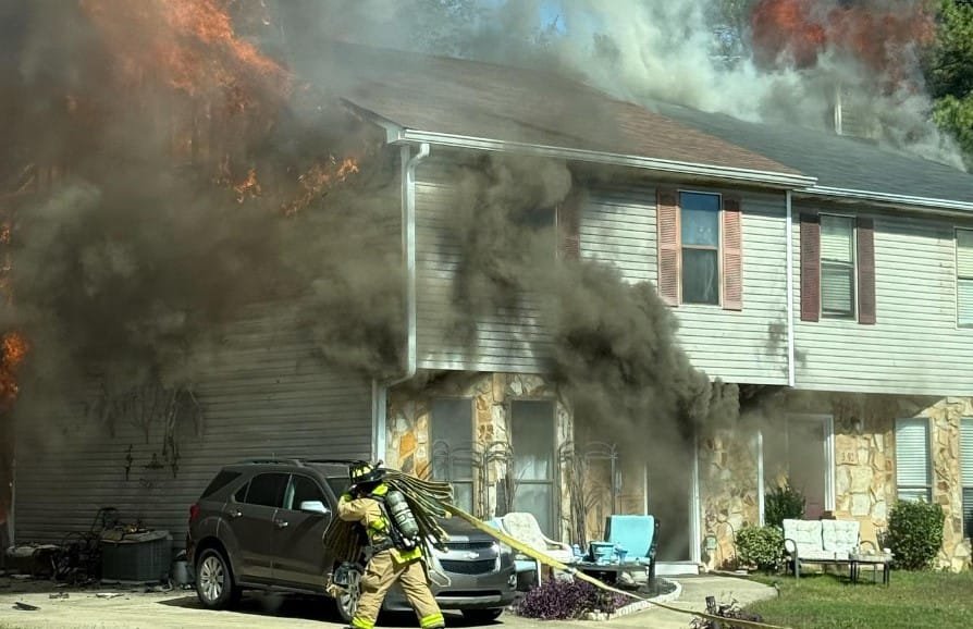 Firefighters Contain Commercial Blaze in Powder Springs, GA