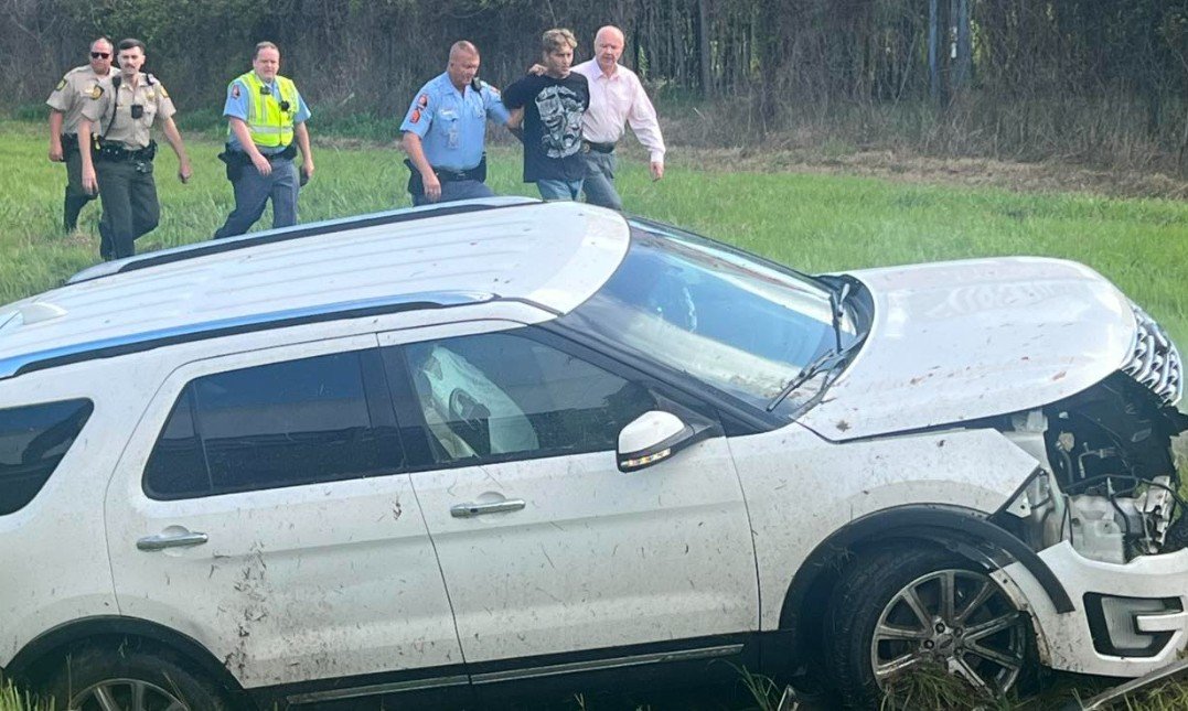High-Speed Chase Ends with PIT Maneuver on I-75; Fugitive Arrested High-Speed Chase Ends with PIT Maneuver on I-75; Fugitive Arrested