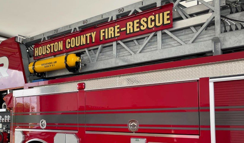 Man Dies in Warner Robins House Fire; Firefighter Injured During Rescue