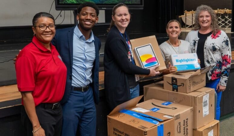 Robins Financial Donates K to Local Teachers Through GRANTED Program