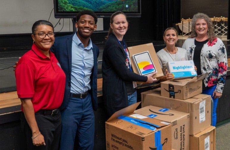 Robins Financial Donates K to Local Teachers Through GRANTED Program