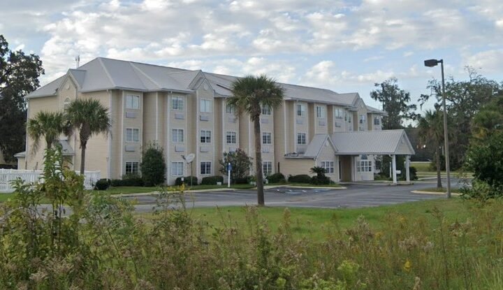 Woman Arrested After Stabbing at Brunswick Hotel, Police Say