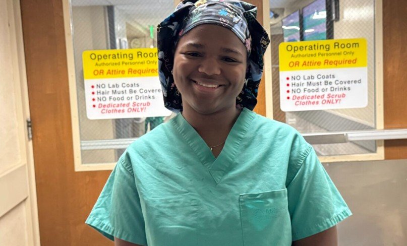 First Graduate of Atrium Health Navicent’s Rise to Success Program Begins Career as Surgical Technologist