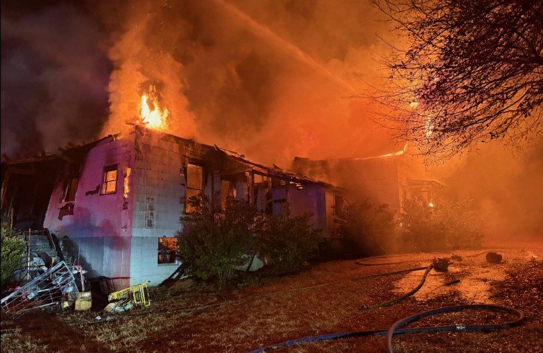 Christmas Eve Fire in Athens: Firefighters Rescue Occupant from Blaze