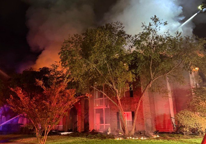 Officers Catch Children Dropped From Balcony During Savannah Apartment Fire