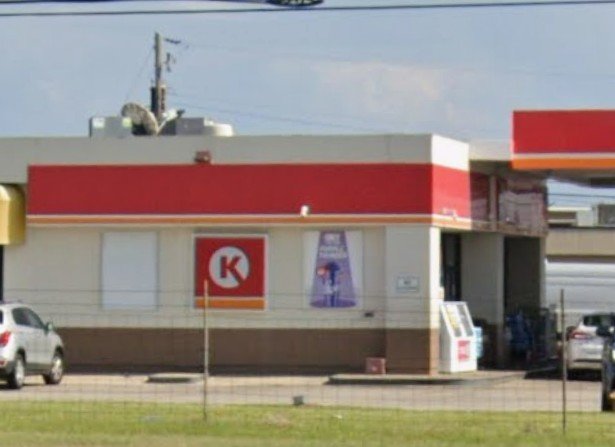 Armed Robber Steals Cash From Macon Circle K, Bibb County Deputies Investigating
