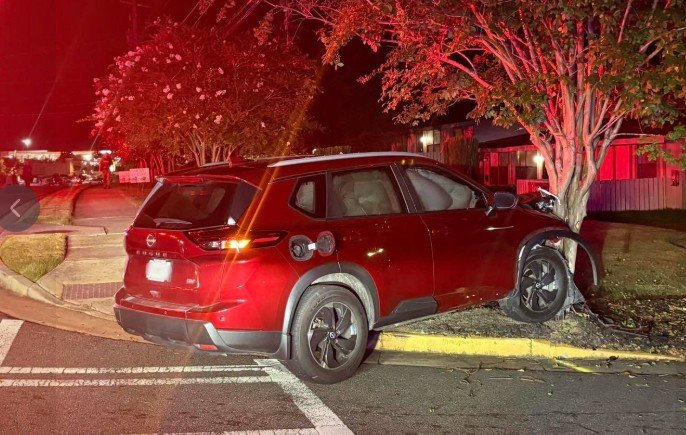 Driver Flees Traffic Stop, Crashes With Woman and 3-Month-Old Baby in SUV in Macon Driver Flees Traffic Stop, Crashes With Woman and 3-Month-Old Baby in SUV in Macon
