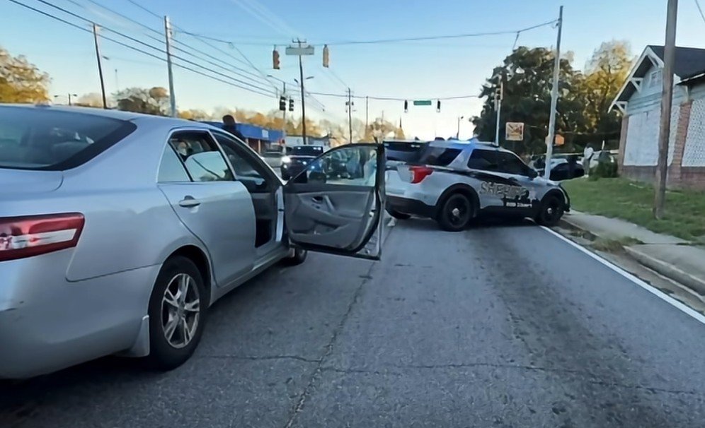 Macon Woman Killed in Shooting on Pio Nono Avenue; Man Found With Apparent Self-Inflicted Gunshot Wound Macon Woman Killed in Shooting on Pio Nono Avenue; Man Found With Apparent Self-Inflicted Gunshot Wound